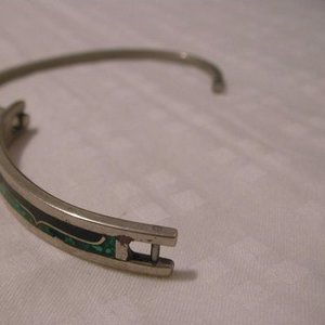 Green / Black / Silver Bracelet is being swapped online for free