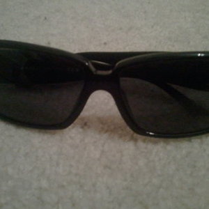 Chanel sunglasses is being swapped online for free