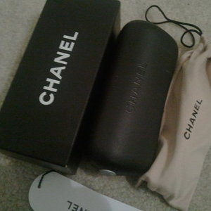 Chanel sunglasses is being swapped online for free