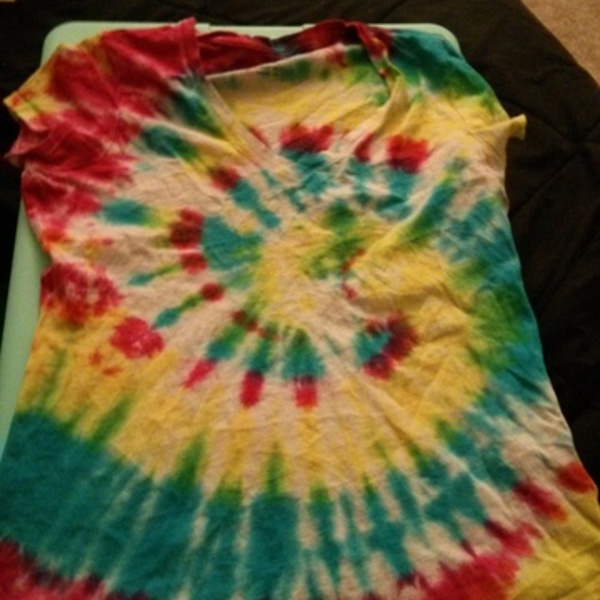 tiedye tee shirt is being swapped online for free