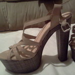 Jessica Simpson beige strappy heels is being swapped online for free