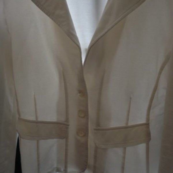 BN white sweater blazer s/m made in Italy is being swapped online for free