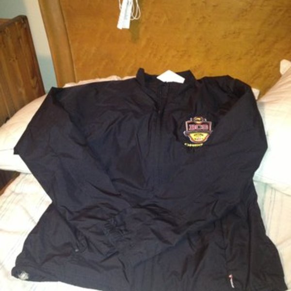 Bnwt Oregon windbreaker is being swapped online for free