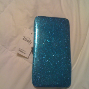 Sparkly Blue Wallet is being swapped online for free