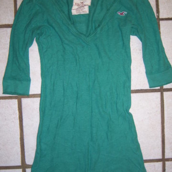 SMALL soft thin fabric HOLLISTER top shirt is being swapped online for free