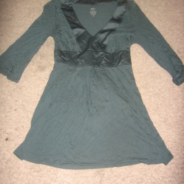 Hold for Patty: Pretty Green Top Size Small is being swapped online for free