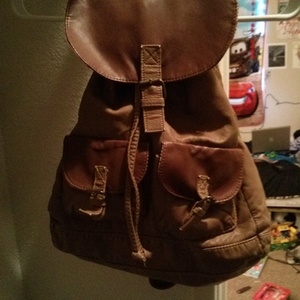 2 tone brown leather backpack is being swapped online for free