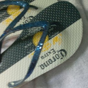 Corona Extra Flip Flops size 6 is being swapped online for free