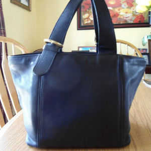 Coach Vintage Black Leather Bag is being swapped online for free