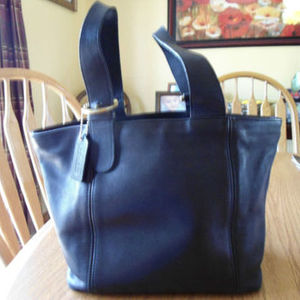 Coach Vintage Black Leather Bag is being swapped online for free