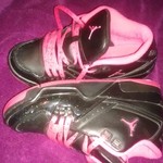 Pink n black Jordans is being swapped online for free