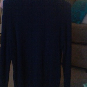 Geoffrey Beene Long Sleeve Sweater is being swapped online for free