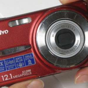 Sanyo VPC-X1200 digital camera- red is being swapped online for free
