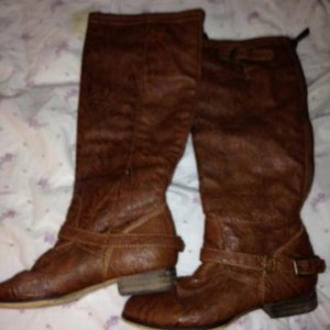 brown boots is being swapped online for free