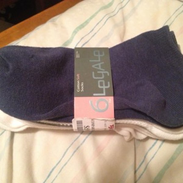 Socks bnwt is being swapped online for free