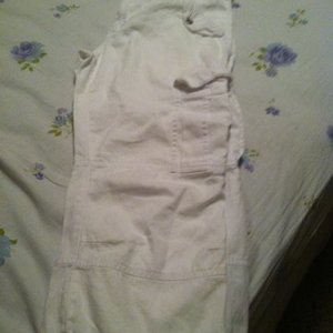 Size nine white capris  is being swapped online for free