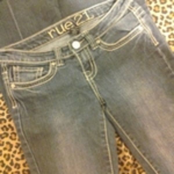 Rue31 jeans is being swapped online for free