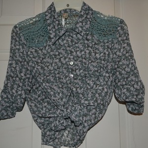 Green Floral Button Up Crop Top is being swapped online for free