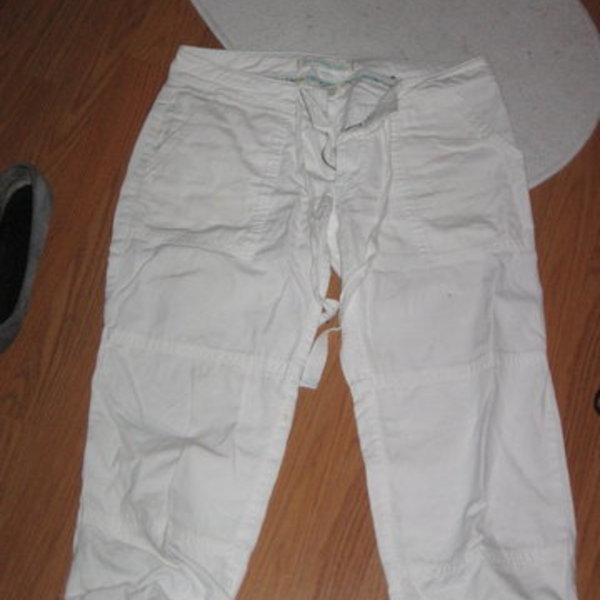 American Eagle - White Capri Pants w/Pockets & Drawstring - sz6 is being swapped online for free