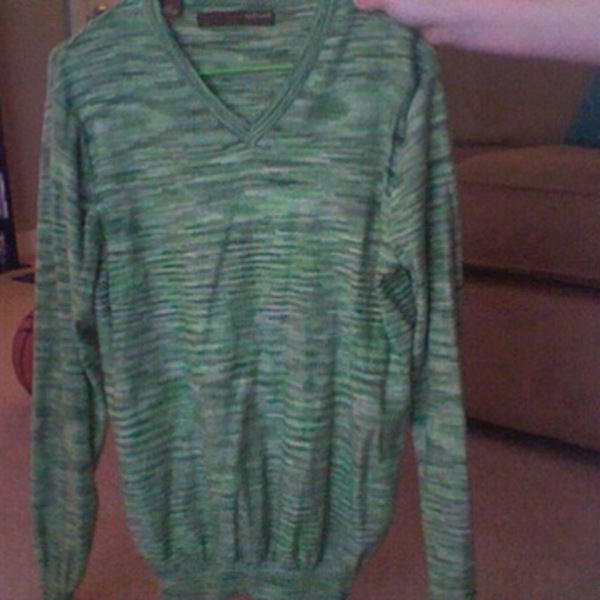 Perry Ellis Long Sleeve Sweater is being swapped online for free