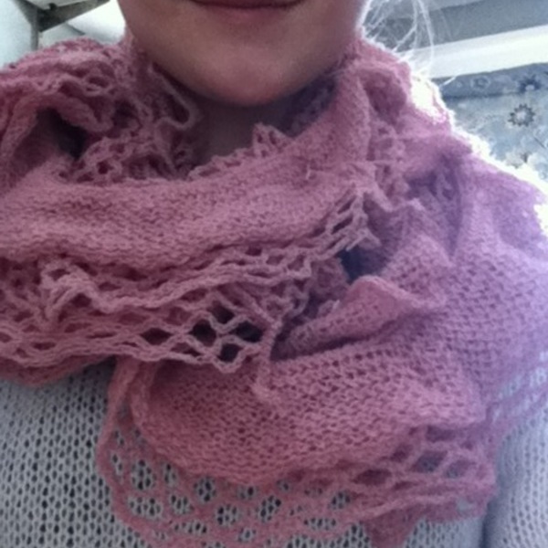 blush pink infinity scarf from heartbreaker is being swapped online for free