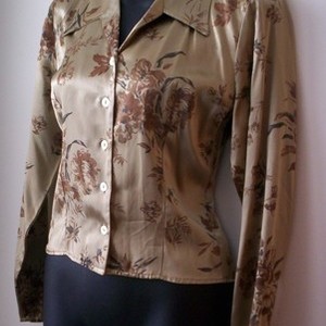 Beautiful Top Brown & Tan Flowers Vines Medium is being swapped online for free