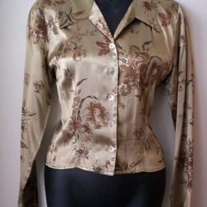 Beautiful Top Brown & Tan Flowers Vines Medium is being swapped online for free