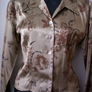 Beautiful Top Brown & Tan Flowers Vines Medium is being swapped online for free