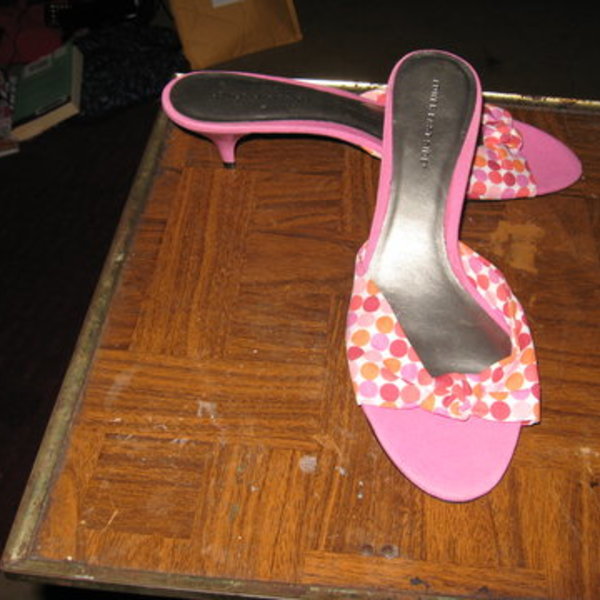 kitten heel poka dot sandal sz 10 is being swapped online for free