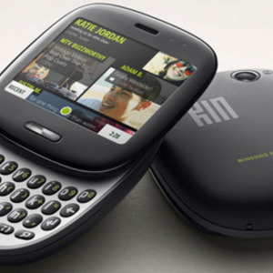 Microsoft Kin Phone w/ Fushia Case and Charger is being swapped online for free