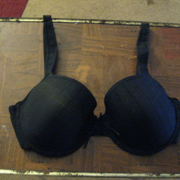 black bra 38d is being swapped online for free