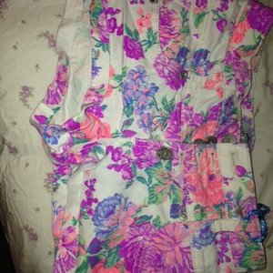 pastel shorts is being swapped online for free