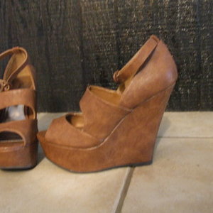 Qupid Wedges is being swapped online for free