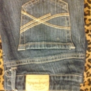 Areoposile skinny jeans is being swapped online for free