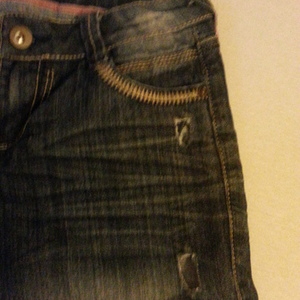 deystroyed denim shorts is being swapped online for free