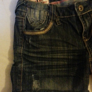 deystroyed denim shorts is being swapped online for free