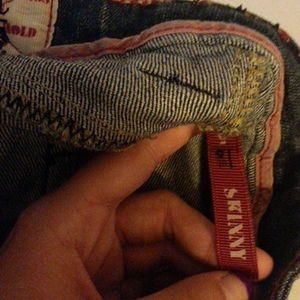 deystroyed denim shorts is being swapped online for free