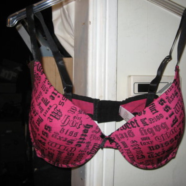 38 d pink rock bra is being swapped online for free