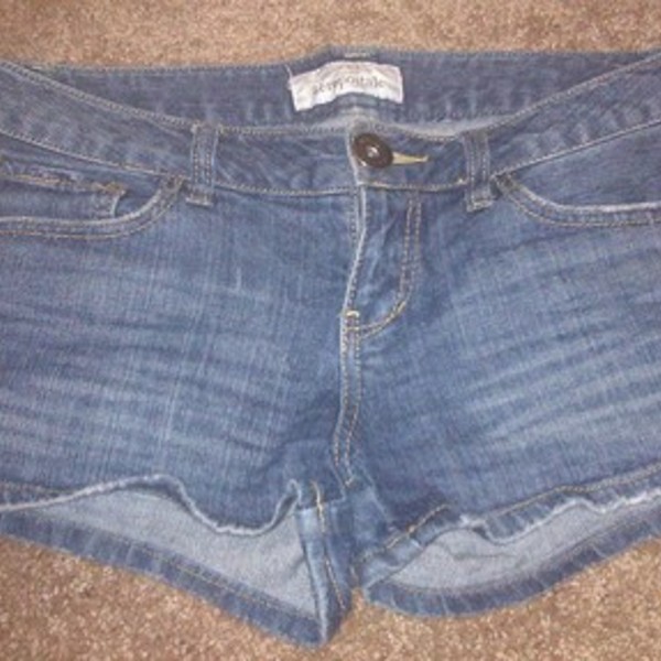 Aero jean sjorts is being swapped online for free