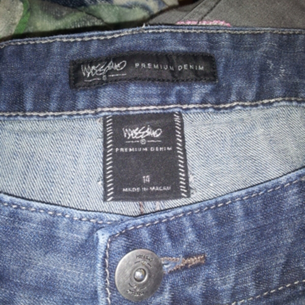 blue mossimo jeans is being swapped online for free
