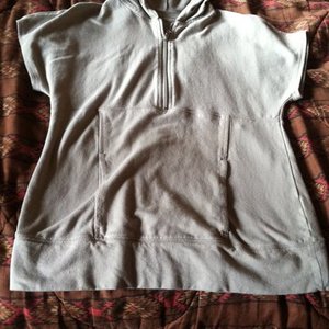 Ny&C sports shirt w/hood Medium is being swapped online for free
