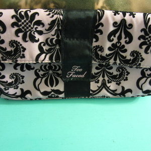 too faced make up bag is being swapped online for free