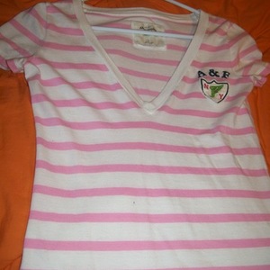 Light pink & white striped A&F V-neck is being swapped online for free