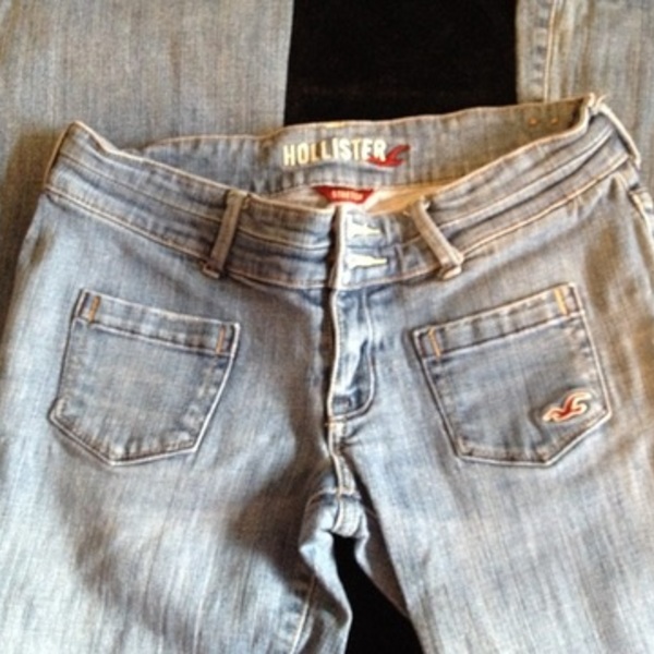 Double button Hollister jeans is being swapped online for free