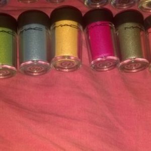 MAC pigment samples 1/4 tsp is being swapped online for free