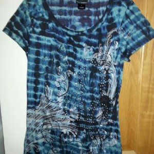 Cute Tye Dye Fleur De Leis Tee is being swapped online for free
