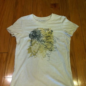 Beautiful Abercrombie Beaded Tee Medium is being swapped online for free