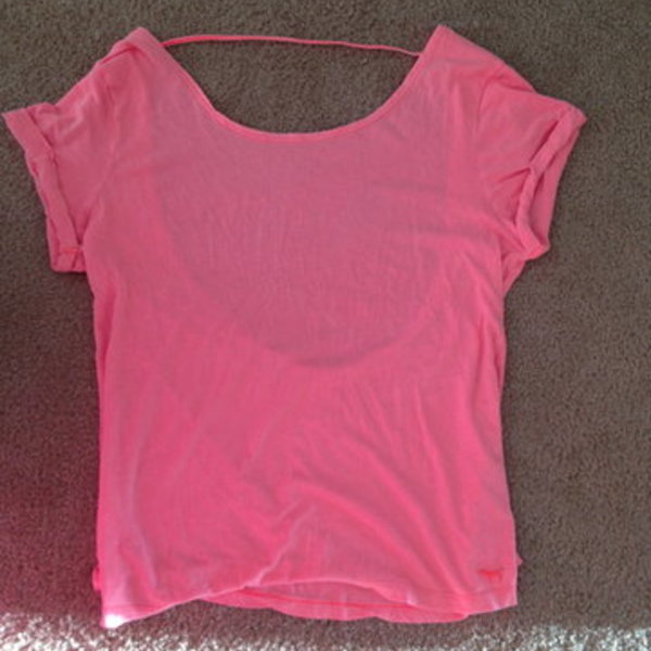 VS PINK Pink Shirt is being swapped online for free