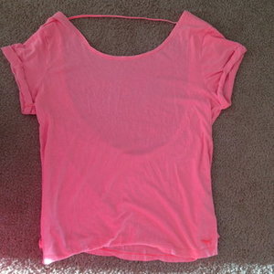 VS PINK Pink Shirt is being swapped online for free