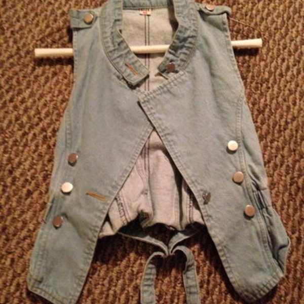 Blue jean vest is being swapped online for free